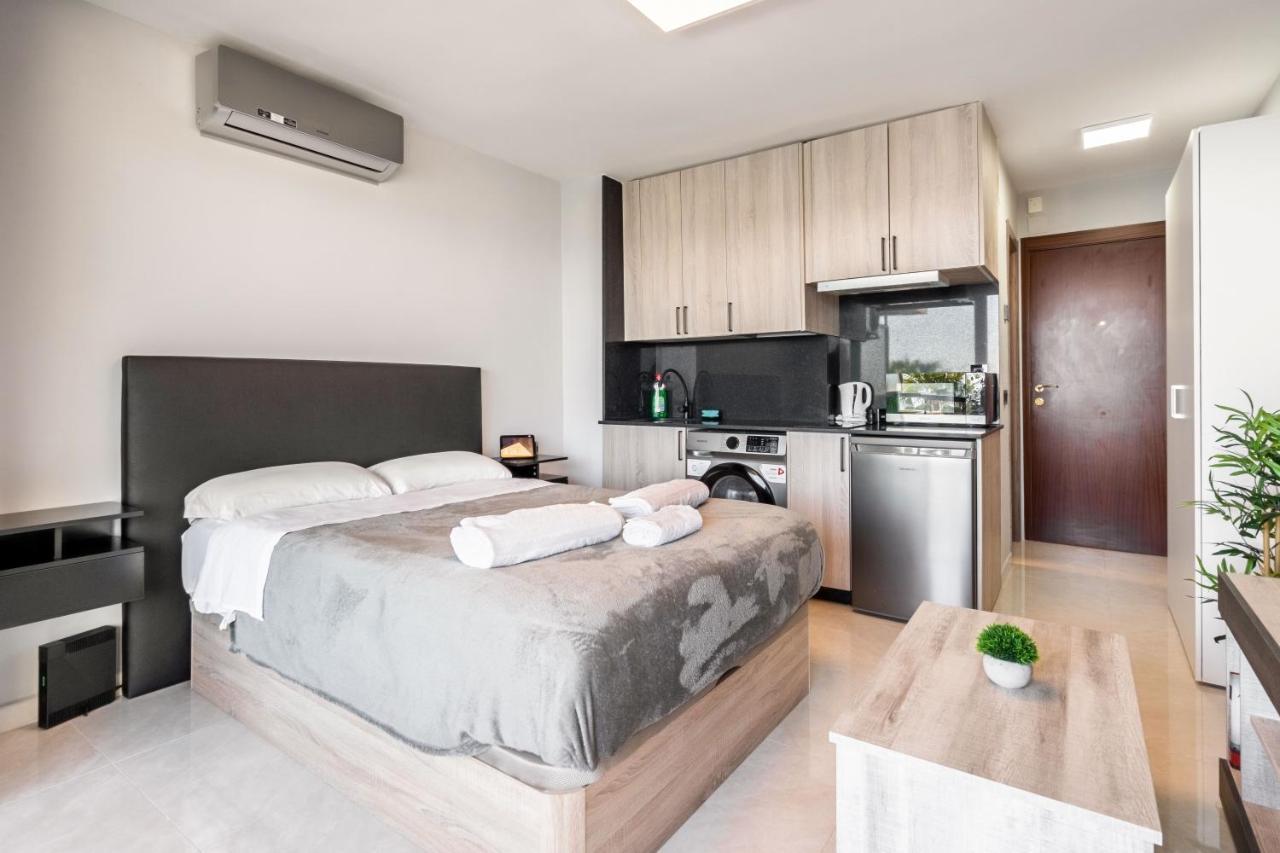 Beachfront Studio With Stunning Sea Views Marbella Buitenkant foto